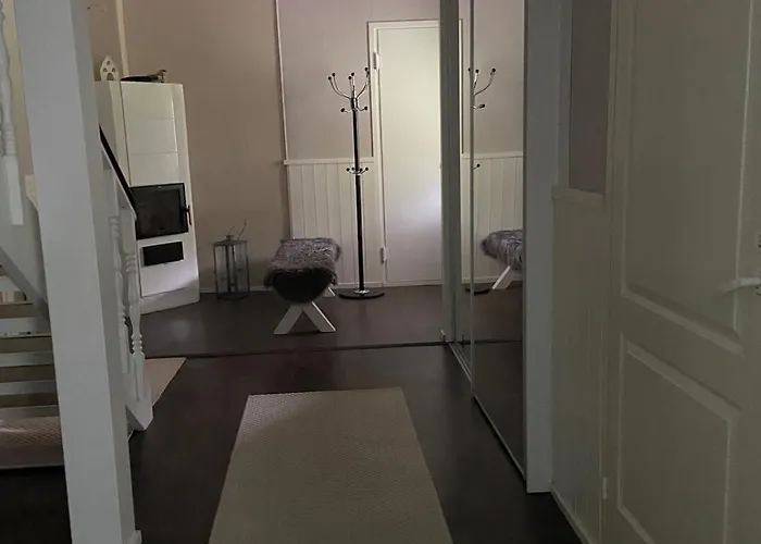 Iso Omakotitalo Luonnon Keskellae Lägenhet *